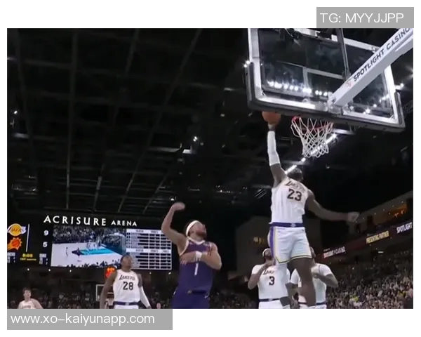 布克回应裁判判罚称其对詹姆斯手腕犯规的说法不实并已回放确认