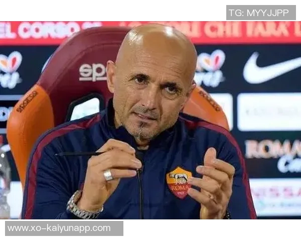 马伦在托蒂的主场打入经典进球感谢传奇球星的现场支持 马伦在托蒂的主场打入经典进球感谢传奇球星的现场支持